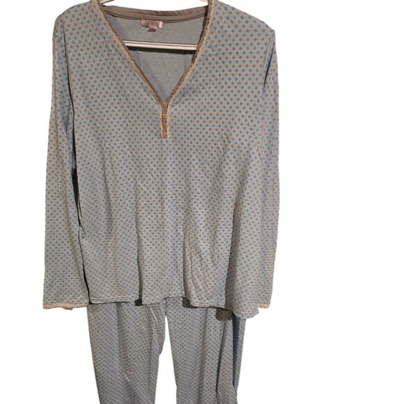 Simple Pleasures 2-Piece Winter Pajamas - Picture 1 of 6